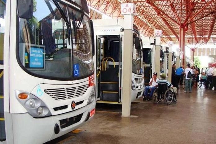 Número de coletivos foi reforçado para atender a demanda do Carnaval 