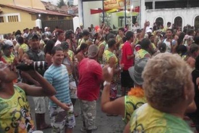 “Carnaval em Coruripe’’ Arrastão das Secretárias”.