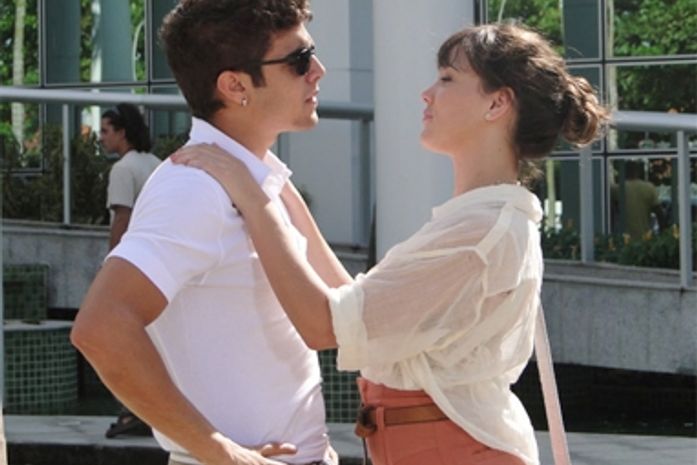 Antenor e Patrícia casam e têm um filho no final de Fina Estampa