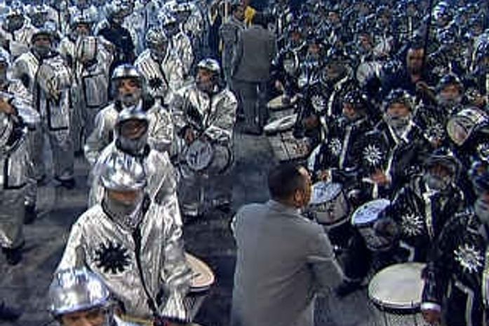 Gaviões da Fiel empolga torcida com relato da vida de Lula