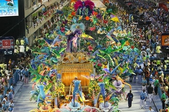 Candidata ao bicampeonato, Beija-Flor será a sexta escola a desfilar neste doming