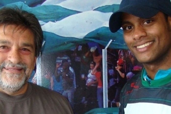 Presidente do Arapongas Adir Leme com o alagoano Fágner.