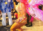 Valesca Popozuda passa mal e tira parte da fantasia no Anhembi