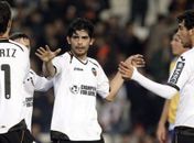 Argentino do Valencia sofre fratura bizarra em posto de gasolina