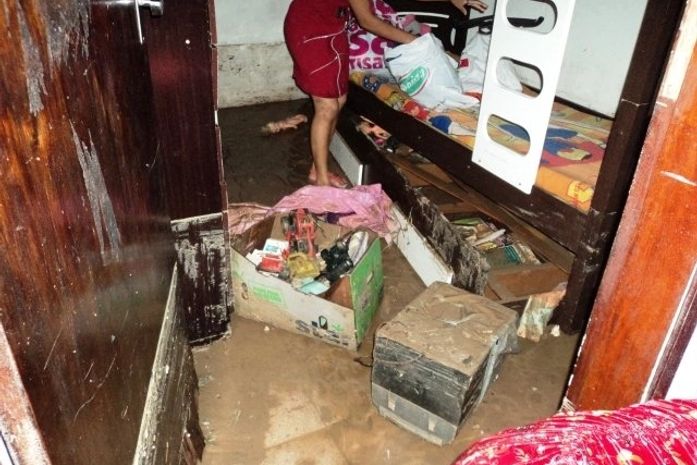 Casas foram invadidas pela água