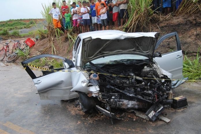 Veículo vinha em alta velocidade
