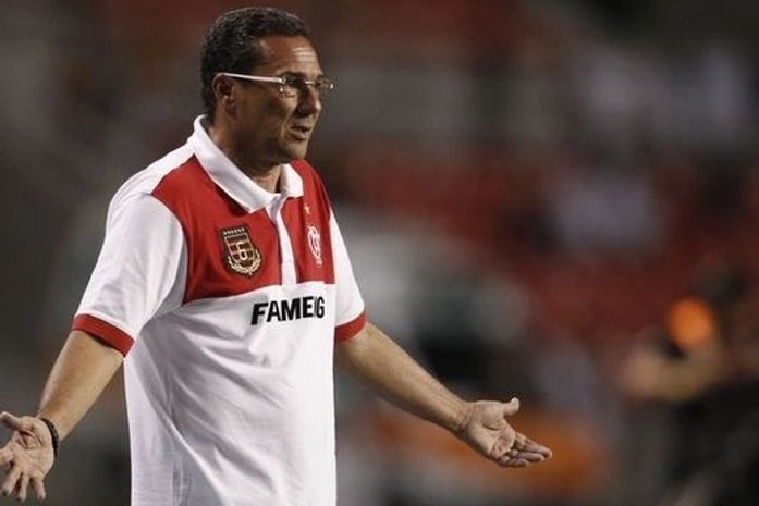 Grêmio oferece R$ 500 mil por mês a Luxemburgo e confia em 'sim'