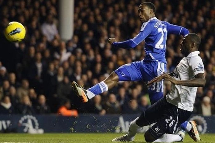 Jogadores do Chelsea ouvem cantos racistas na chegada a Nápoles