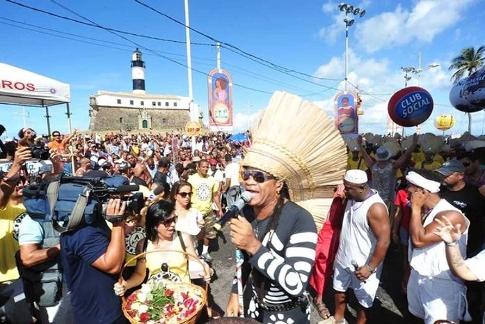 Carlinhos Brown lidera o 'Arrastão' fechando o carnaval de 2012 na Bahia