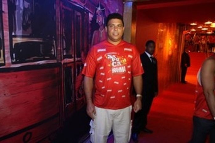 Ronaldo 'ameaça' produtora de demissão em camarote, diz jornal