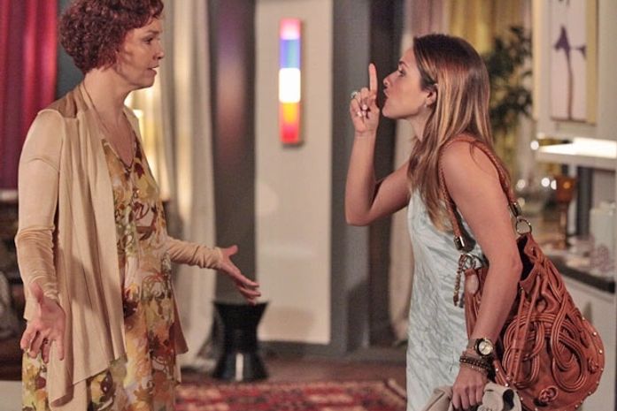 Esther ameaça matar Beatriz para ficar com Victoria