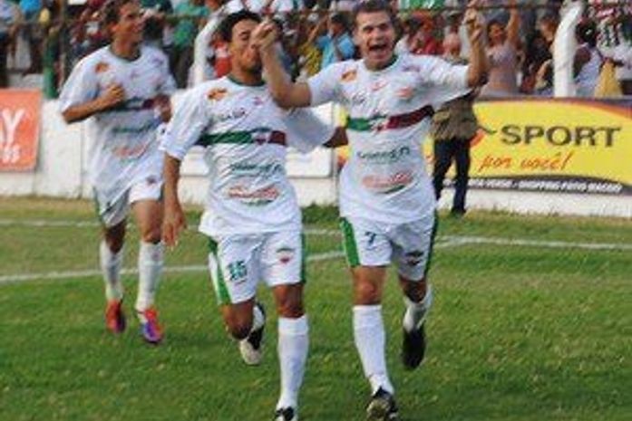 Mesmo após goleada, Túlio Maravilha do CSE reclama de substituição