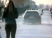 Reprodução do vídeo que mostra Ibrahimovic
arrancando com o veículo na saída do treino