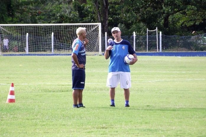 Washington conversa com o técnico Círio Quadros.