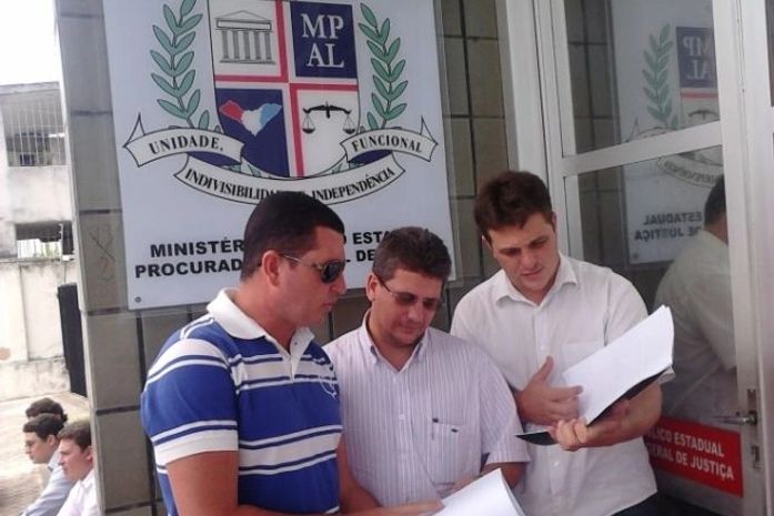 Vereadores entregam relatório ao MPE
