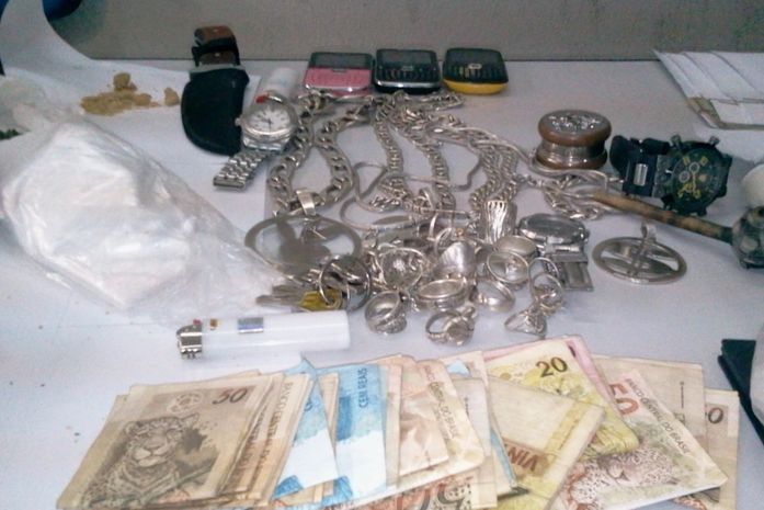 Objetos apreendidos pela PM