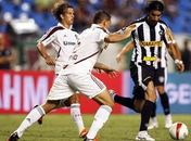 Loco Abreu erra pênalti, Flu bate Botafogo e pega Vasco na final