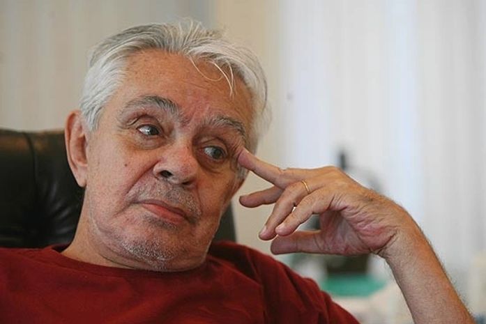 Em estado grave, Chico Anysio ainda trata infecção pulmonar