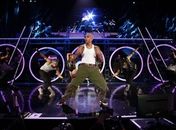 Roubo de celular pode levar Chris Brown para a cadeia, diz site