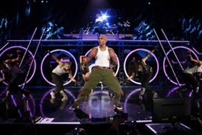 Roubo de celular pode levar Chris Brown para a cadeia, diz site