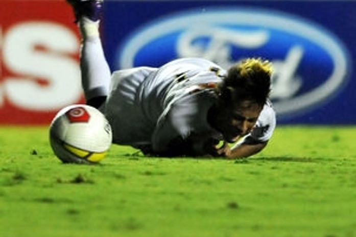 Santos prepara DVD para 'denunciar' faltas em Neymar