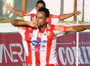 Atacante Pablo comemorando o único gol pelo CRB.