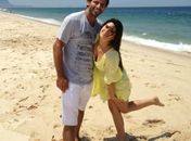 Henri Castelli e Fernanda Paes Leme gravam cenas na praia