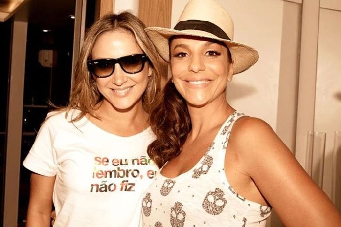 Claudia Leitte mostra foto surpresa ao lado de Ivete Sangalo