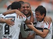 Adriano marca, Corinthians vence Botafogo-SP e mantém liderança