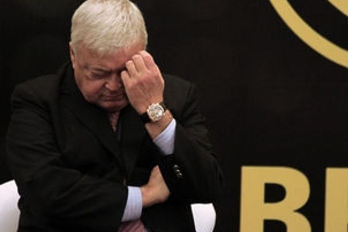 Ricardo Teixeira arma terreno para saída da CBF