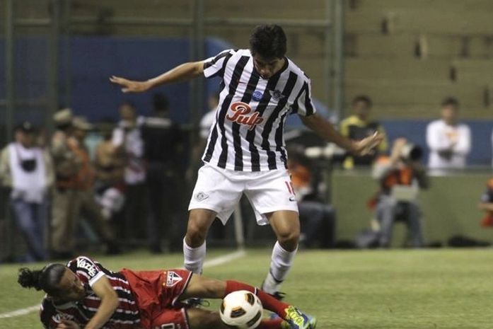 Flamengo acerta contratação do paraguaio Victor Cáceres