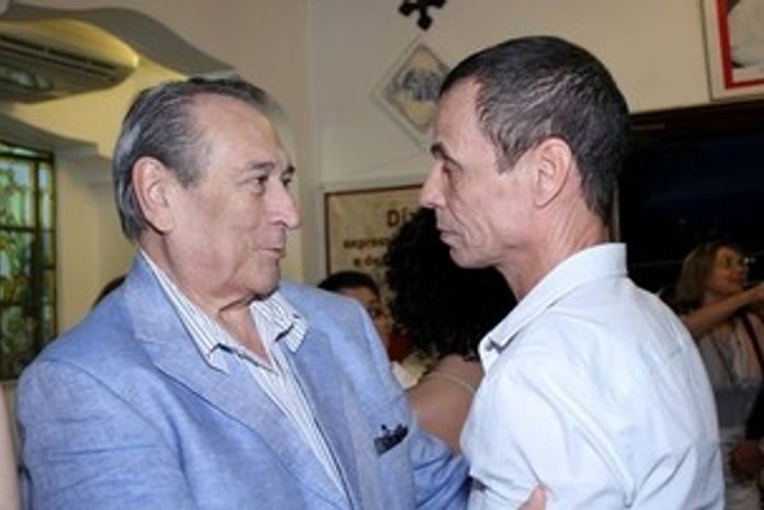 Paulo Goulart sofre queda em casa e deixa peça de teatro