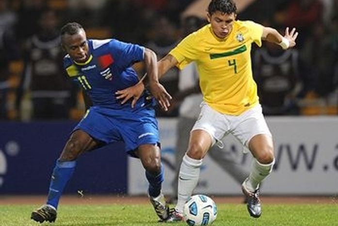 Zagueiro do Milan diz que seleção ainda sofre gozação na Europa