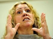 Ana Cristina Pimentel, mãe de Eloá, falou a jornalistas em uma coletiva de imprensa no escritório do advogado Ademar Gomes