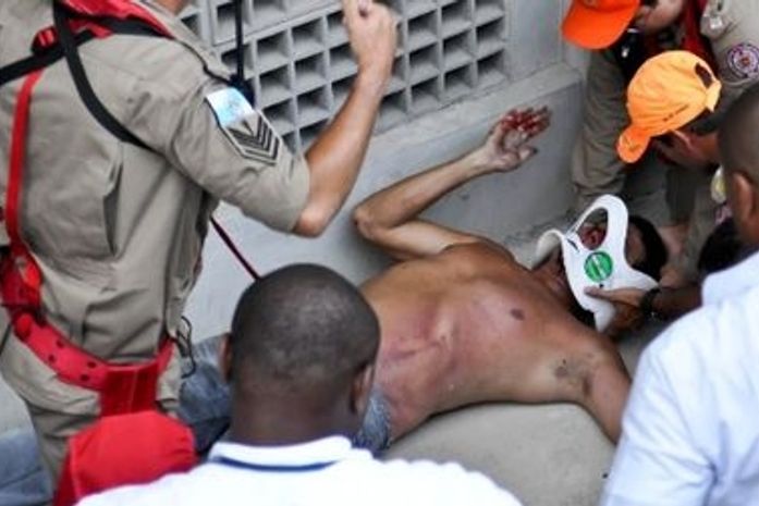 Foto flagra erro em socorro a torcedor que caiu no fosso no Engenhão