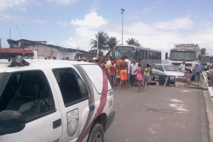 Gerenciamento de Crise da PM negocia liberação da pista