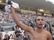 Por 'merecimento', Liedson vai renovar contrato com o Corinthians