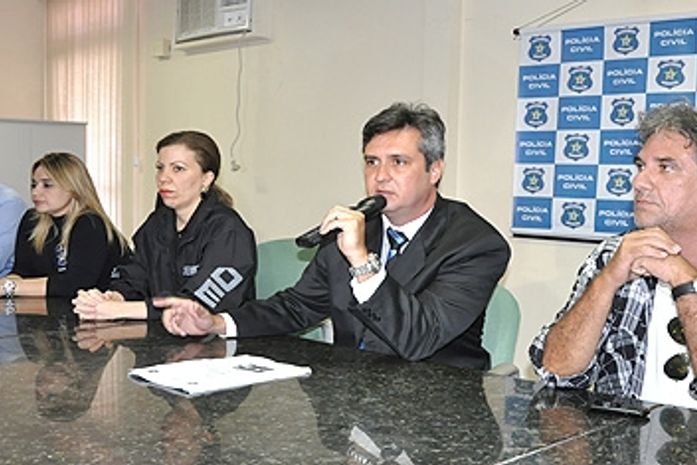 Delegados Kelmann Vieira - Maria Angelita - Ana Luíza Nogueira
José Edson Freitas (ao microfone) - Maurício Henrique