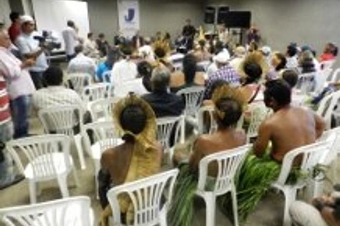A plaieta reunião na ALE dos deputados e indios Xucurus