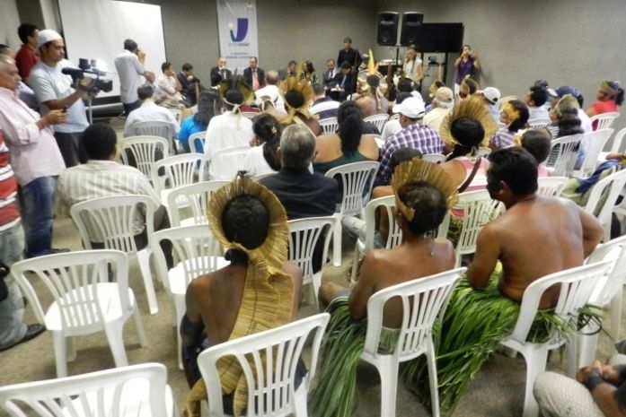 Índios participaram de discussão