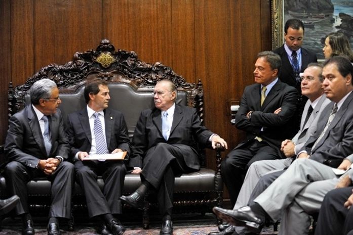 Renan, líderes partidários e governadores debatem sobre endividamento dos estados