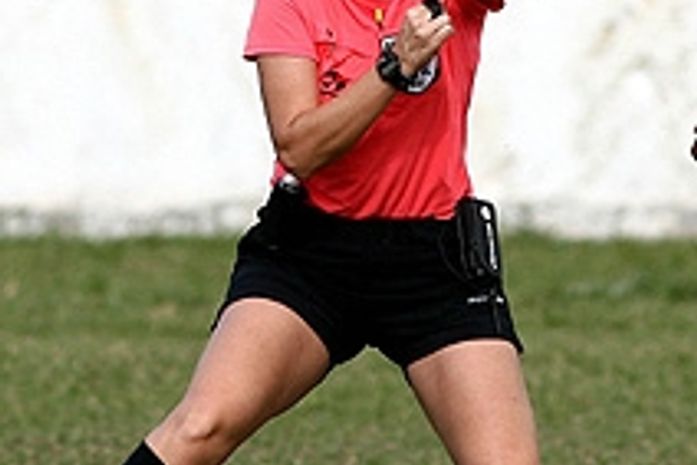 Ex-árbitra brasileira será 1ª mulher em jogos masculinos da Conmebol