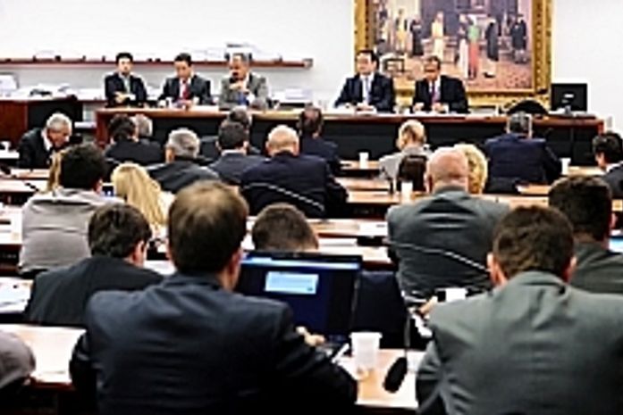 Comissão aprova Lei Geral da Copa; venda de bebidas será definida nesta quarta