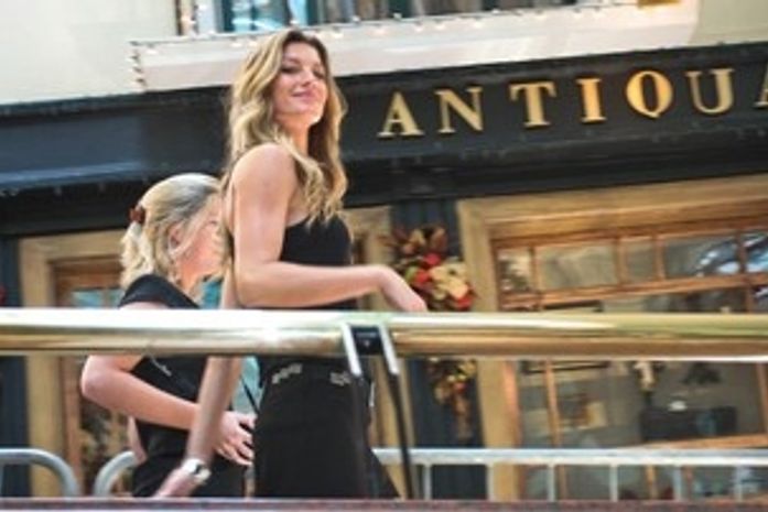 Irmã de Bündchen é impedida de viajar para Los Angeles