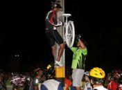 Ciclistas protestam contra ausência de ciclovia