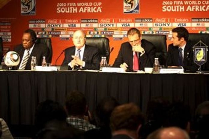 Record ataca Globo, acusa Fifa de mentir e promete ação judicial