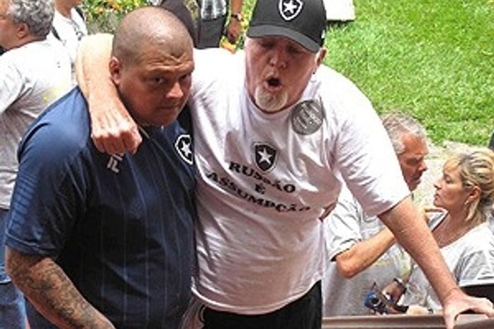 Russão, ex-líder de torcida do Botafogo, morre aos 62 anos