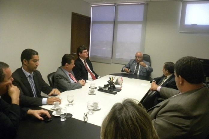 Tabela de emolumentos foi um dos assuntos discutidos na reunião