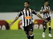 Santos supera Guarani, vence 6ª seguida e sobe para 2º