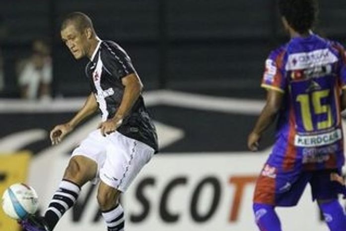 Vasco marca duas vezes, mas vacila e cede empate ao Bonsucesso